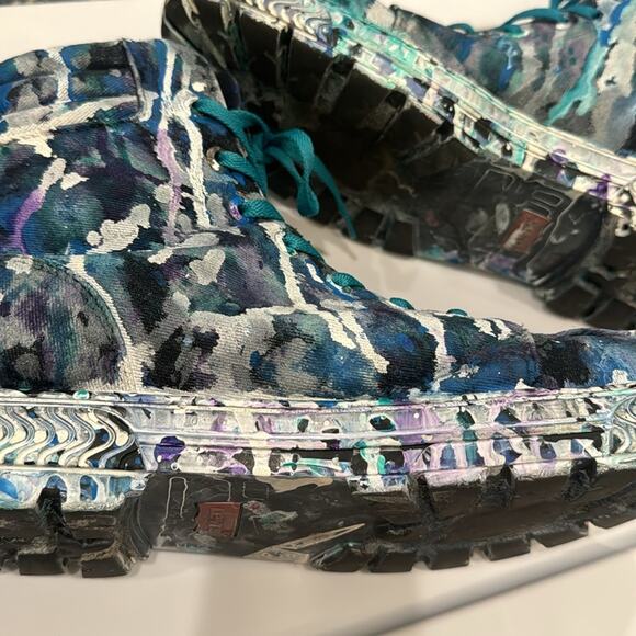 Levi’s Men’s Abstract Handpainted Combat Boots - Picture 8 of 10
